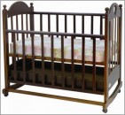 Детская кроватка Марьяна-2 с колесиками, 3 положениями реечного дна, качалкой и съемной стенкой; цвет вишня