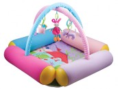 Детский надувной коврик Принцесса размером 101х101 см с надувным ограждением, насосом и игрушками на игровой дуге